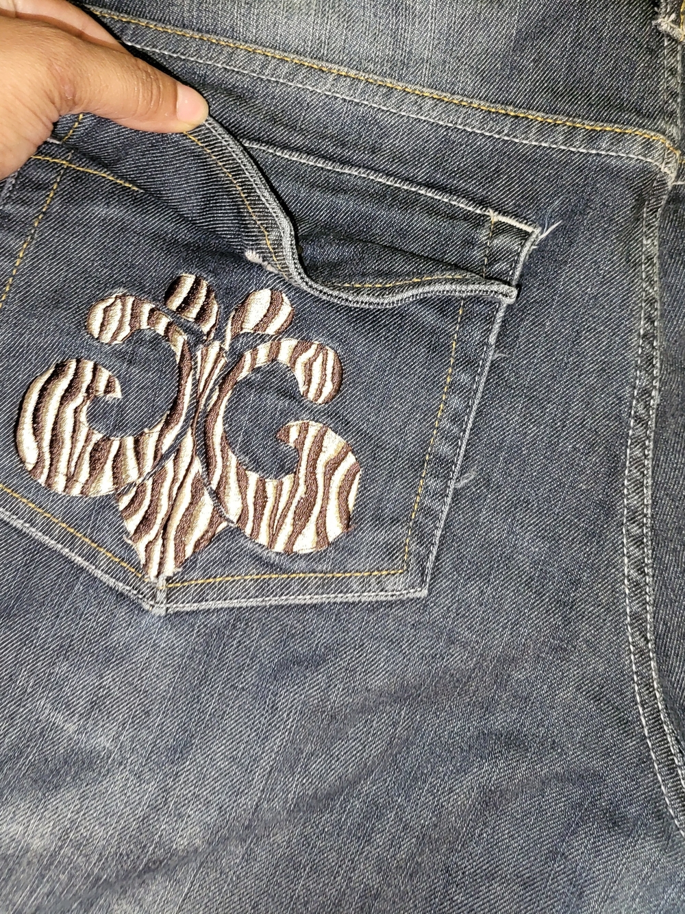 Y2K Dereon Denim Jeans with gold hardware and zebra print on back pockets - Picture 4 of 10